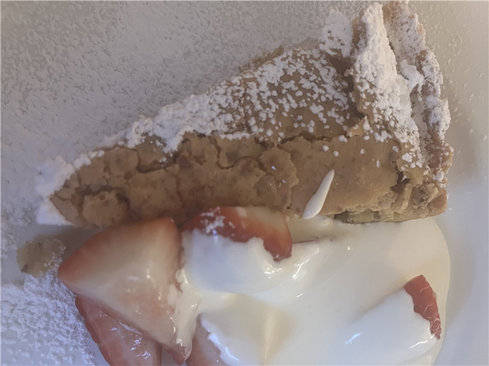 almond tart with strawberries